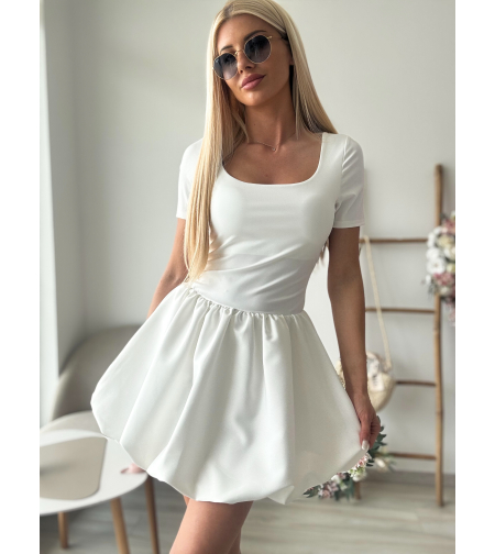 Бяла рокля балон