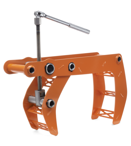 Pipe cutting clamp