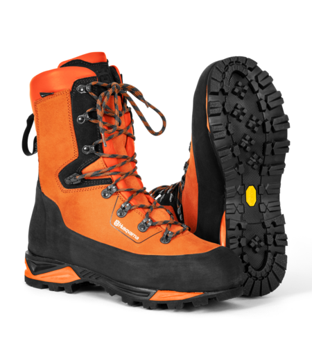 Protective leather boots with saw protection, Technical 24