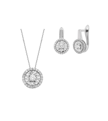 0.48 ct Set with diamonds