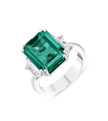 8.01 ct Ring with emerald and diamonds