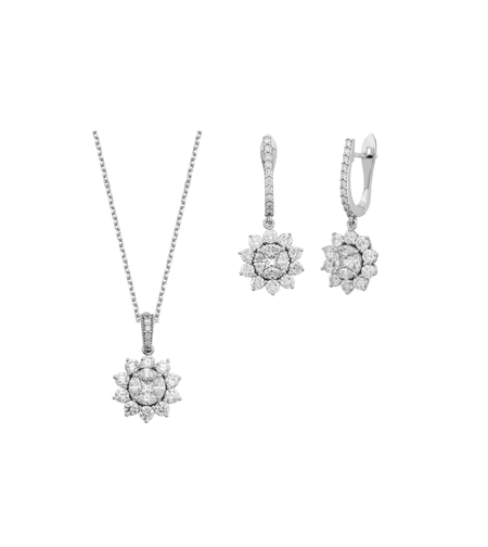 3.57 ct Set with diamonds