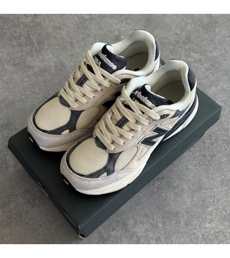 New Balance 990 v3  Moonbeam