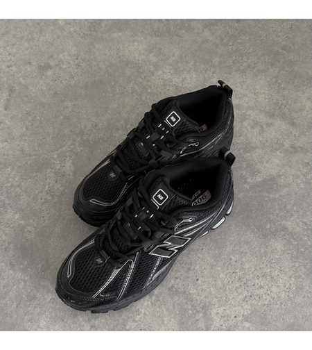 New Balance 1906r “Black Silver”