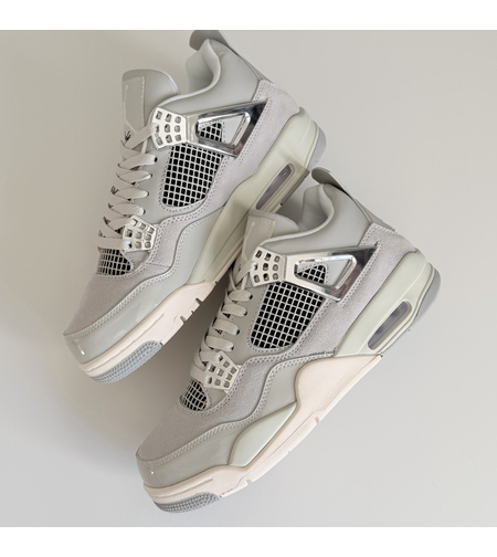 Nike Air Jordan 4 Retro 