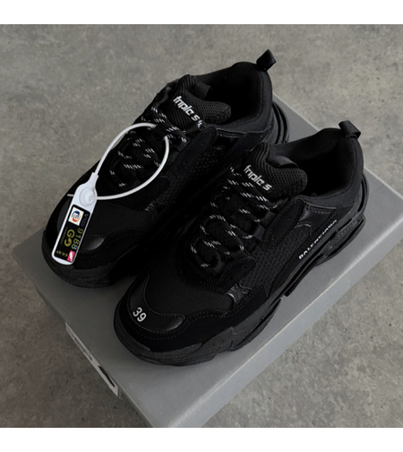 Balenciaga TripleS “TRİPLE BLACK”