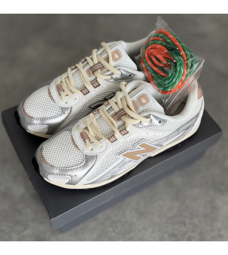 New Balance 204L Silver Metallic Flat Taupe