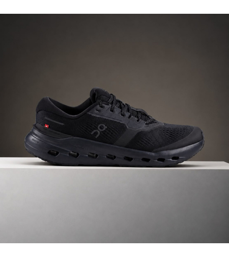 On Cloudrunner 3 “All Black"