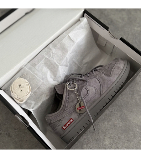 Supreme x Nike Sb Dunk Low  “Grey”