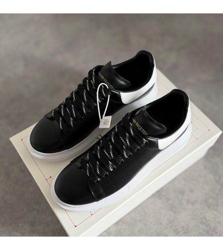 Mcqueen “Black & White”