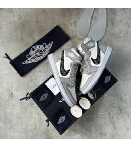 Air Jordan 1 x Dior (Full Box)