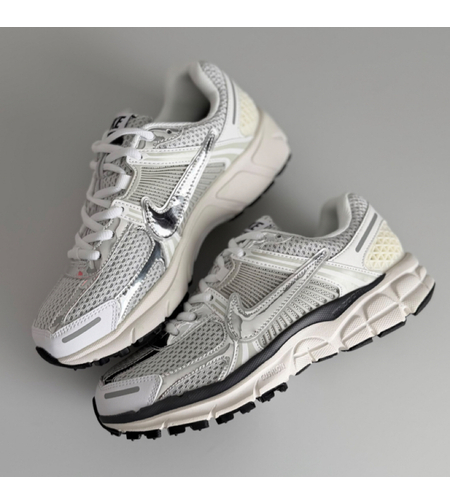 Nike Zoom Vomero 5 "Photon Dust Metallic Silver"