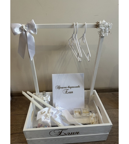 Гардеробче в бял цвят