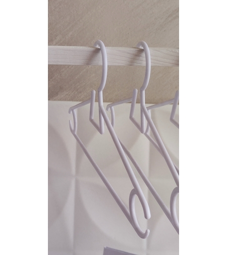 Закачалка  за гардеробче в бял цвят