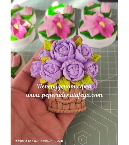 Керамична  КОШНИЧКА С ЦВЕТЯ  с  магнит