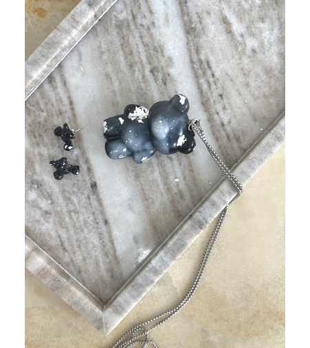 ''Silver-grey'' necklace