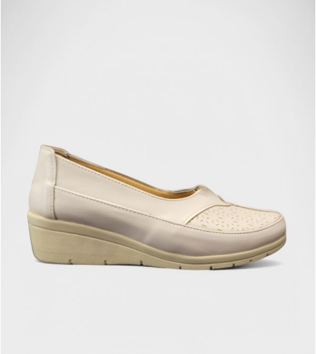 Дамски обувки с лека платформа в бежов цвят 1825 beige