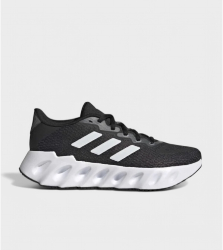 Мъжки спортни маратонки в черно и бяло Adidas Switch Run M