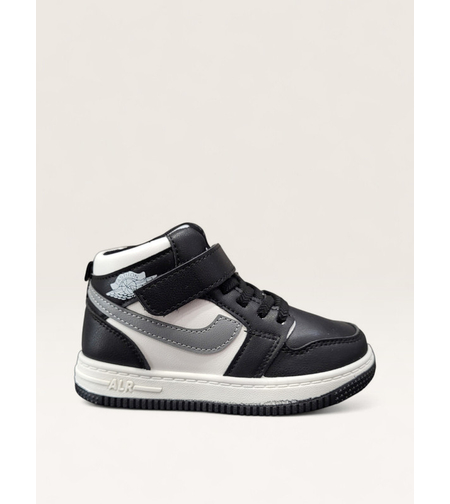 Високи детски кецове в черно и бяло с лепенка P693 black/white