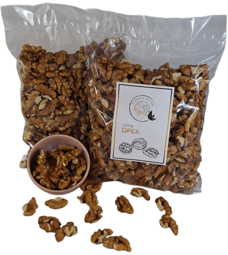 Орех 1/4 суров