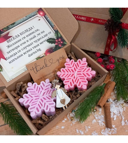 Кутия  снежинки в розово