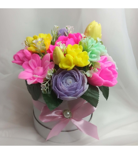 Аранжирвка от ароматни сапунени Цветна пролет
