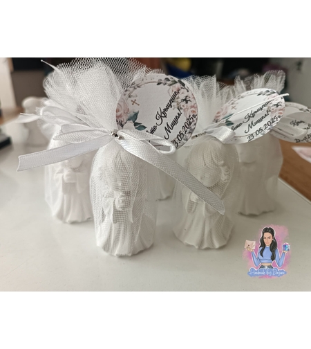 Подаръчета за гости - право ангелче в бял тюл с декорация кръстче