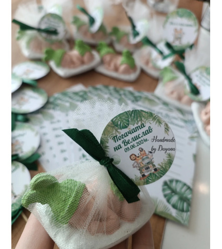 Подаръци за гости - бебе с възглавничка