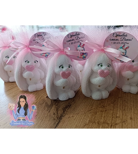 Подаръци за гости - зайче със сърце