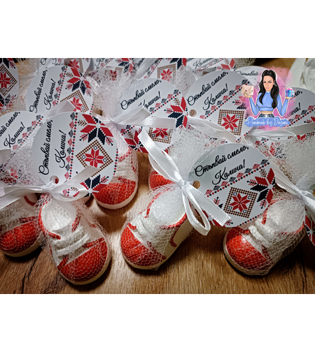 Подаръци за гости - обувка/буйка в червено