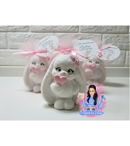 Подаръци за гости - зайче със сърце в розово