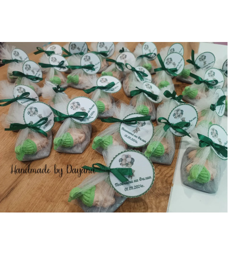 Подаръци за гости - бебе с възглавничка