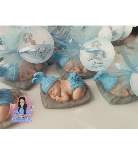 Подаръчета за гости - бебе с възглавничка