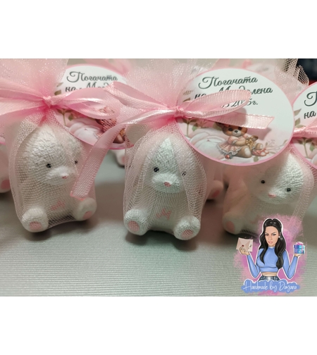 Подаръци за гости - бяло мече с розова буквичка