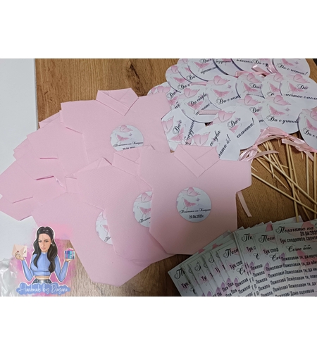 Салфетка с декорация - ''Пеперуди в розово и лилаво''