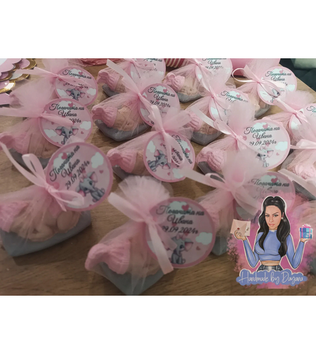 Подаръци за гости - бебе с възглавничка