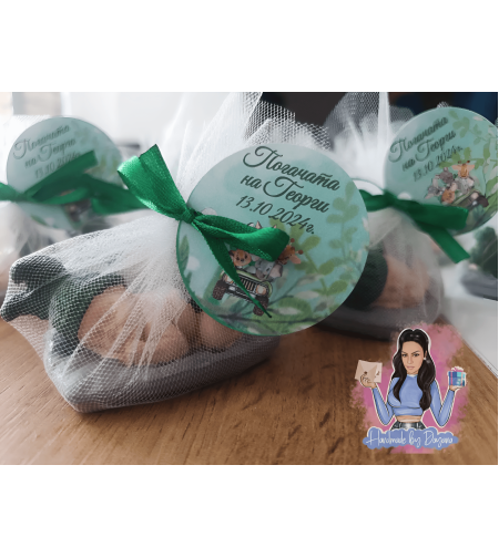 Подаръци за гости - тъмно зелено бебе със сива възглавничка