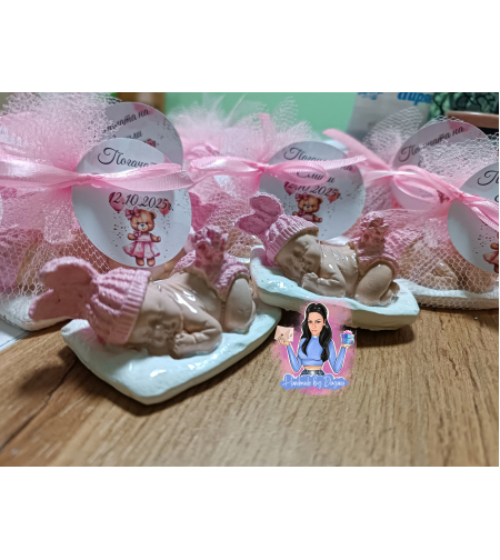 Подаръци за гости - бебе с възглавничка