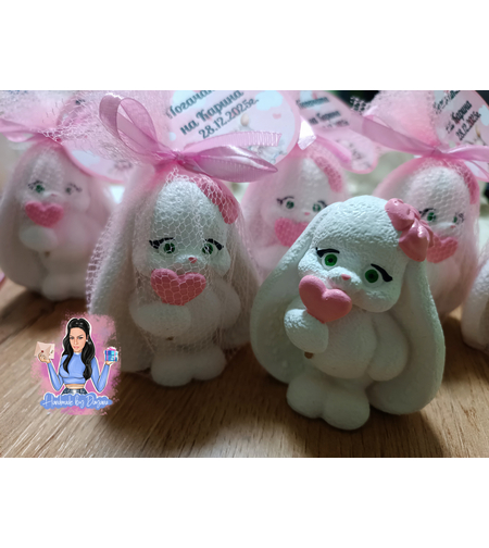 Подаръци за гости - зайче със сърце