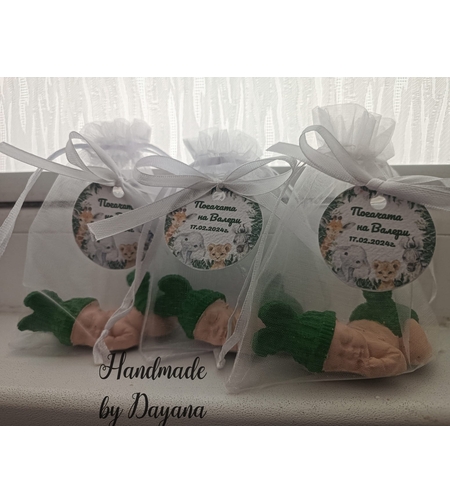 Подаръци за гости - бебе в тъмно зелено