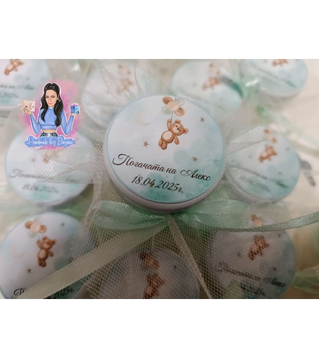 Бурканче със соева свещ и персонализирана декорация ''Мече с балони в зелено