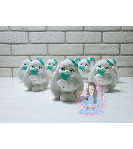 Подаръци за гости - зайче със сърце в цвят мента