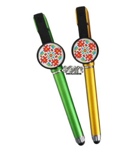 Мултифункционален химикал 3в1 със стойка за телефон и тъч стилус, декориран с българска народна шевица от giftparadise.bg.