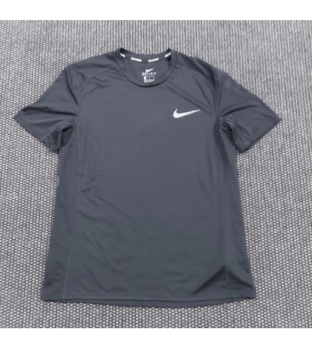 Nike тениска M размер мъжка