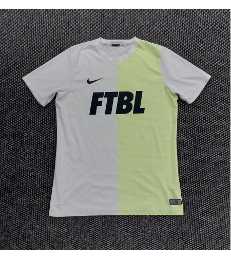 Nike тениска L размер