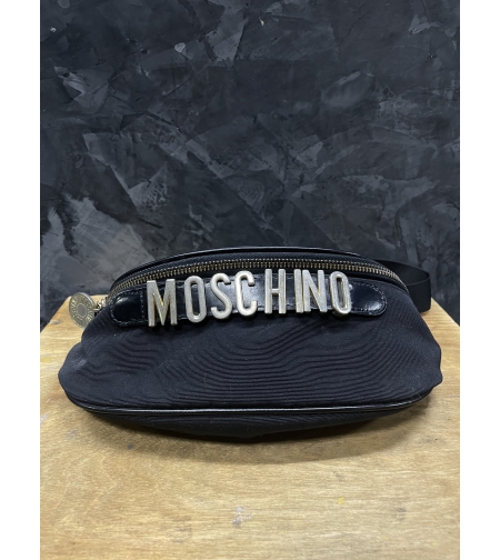 Moschino чанта за през кръста