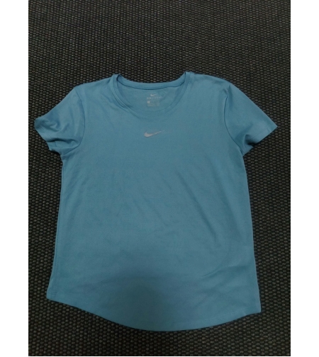 Nike тениска дамска S размер
