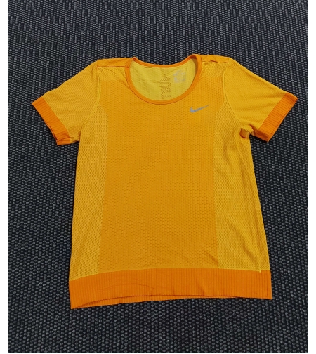 Nike дамска тениска M размер