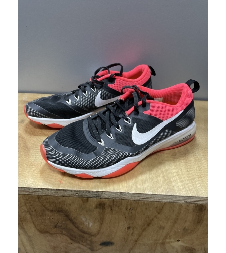 Nike Air zoom 40 номер дамски