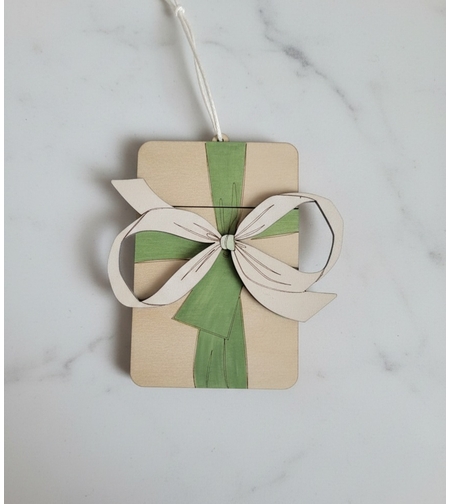 Подаръчна кутия с панделка